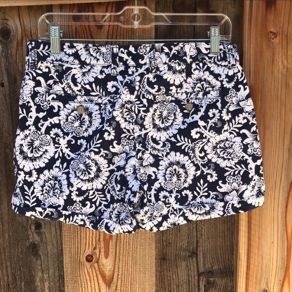 GAP Navy Blue and White Floral design Shorts - Picture 2 of 7